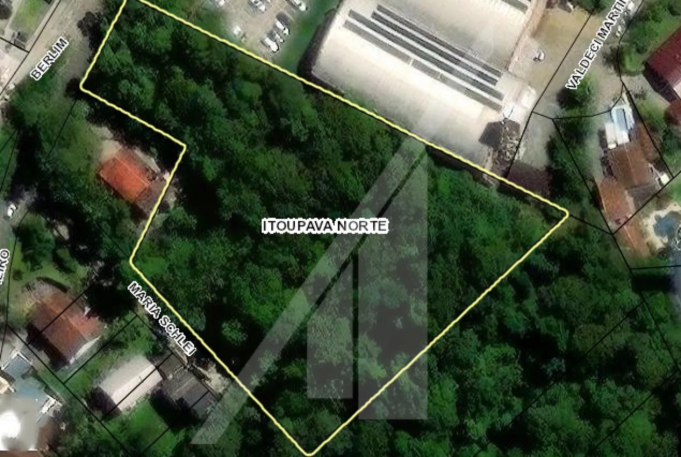 Terreno localizado no bairro Itoupava Norte, em uma região totalmente urbanizada e com toda infraestrutura necessária, possui uma área total de 6.770m. - foto 1