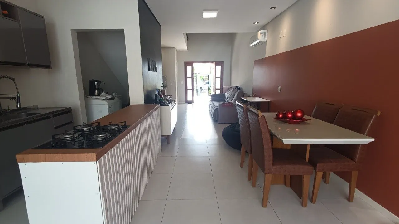 Sobrado Geminado com 1 suíte(s) mais 2 quarto(s) à venda no bairro Santo Antônio em Joinville, por R$ 700.000,00 — foto 3