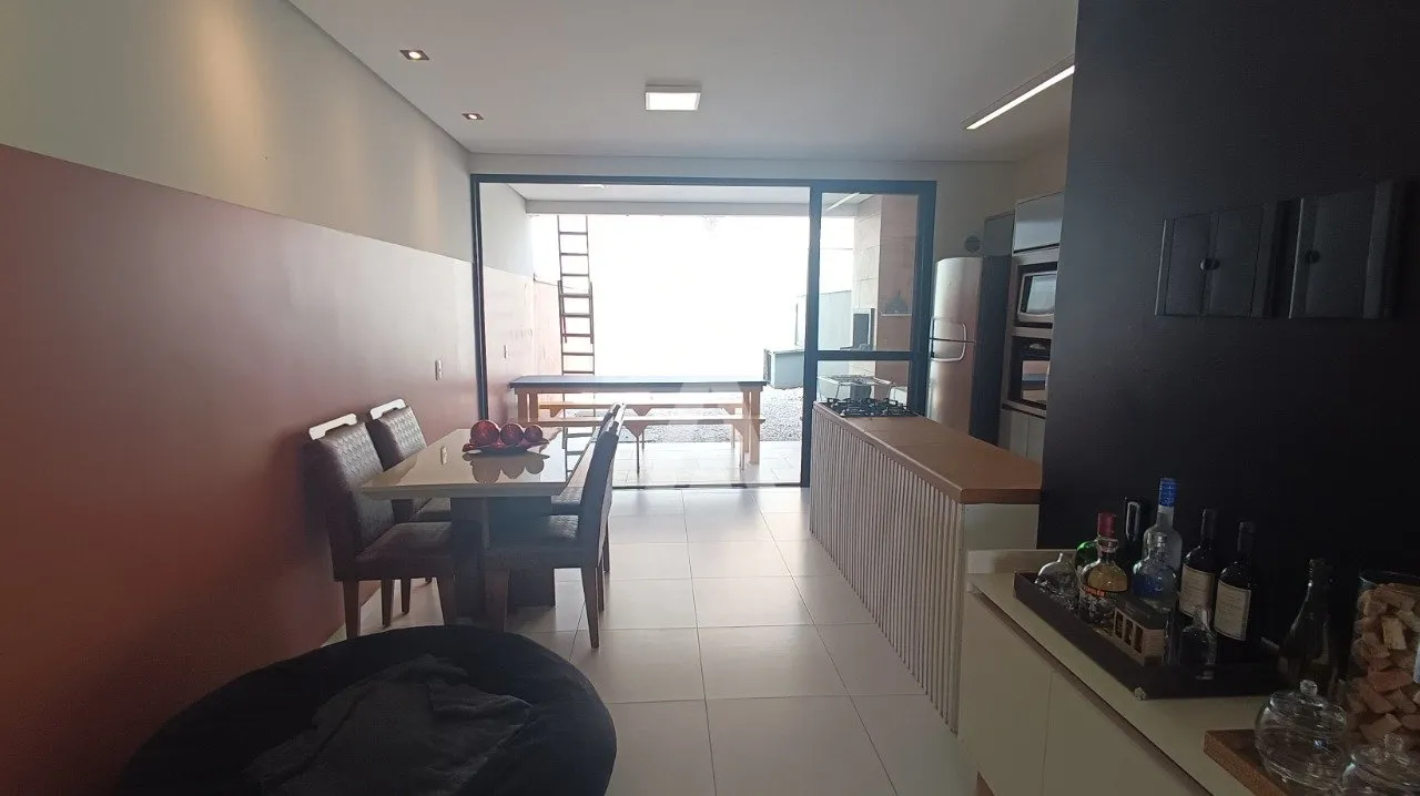 Sobrado Geminado com 1 suíte(s) mais 2 quarto(s) à venda no bairro Santo Antônio em Joinville, por R$ 700.000,00 — foto 4