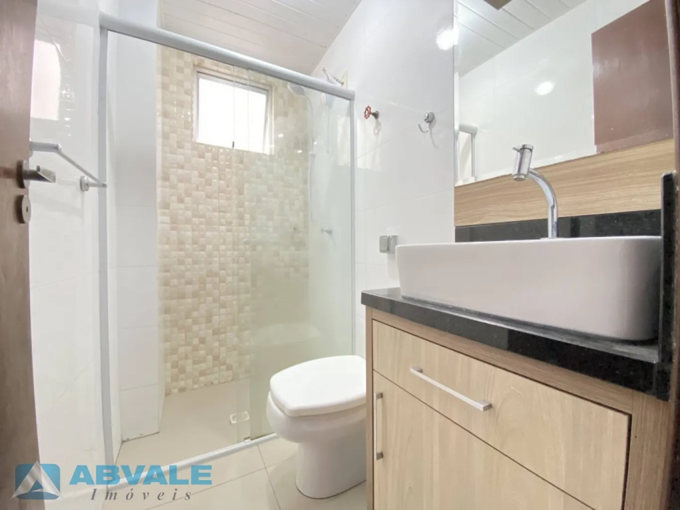 Aluguel Anual: Apartamento Mobiliado de 2 Dormitórios com Garagem em Balneário Camboriú — foto 5