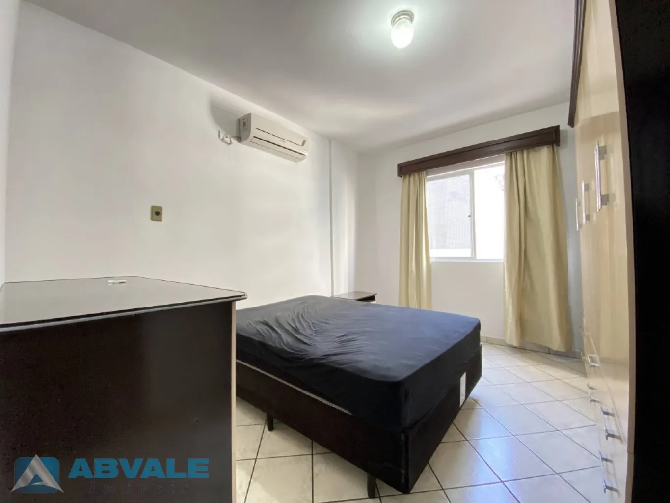 Aluguel Anual: Apartamento Mobiliado de 2 Dormitórios com Garagem em Balneário Camboriú — foto 6