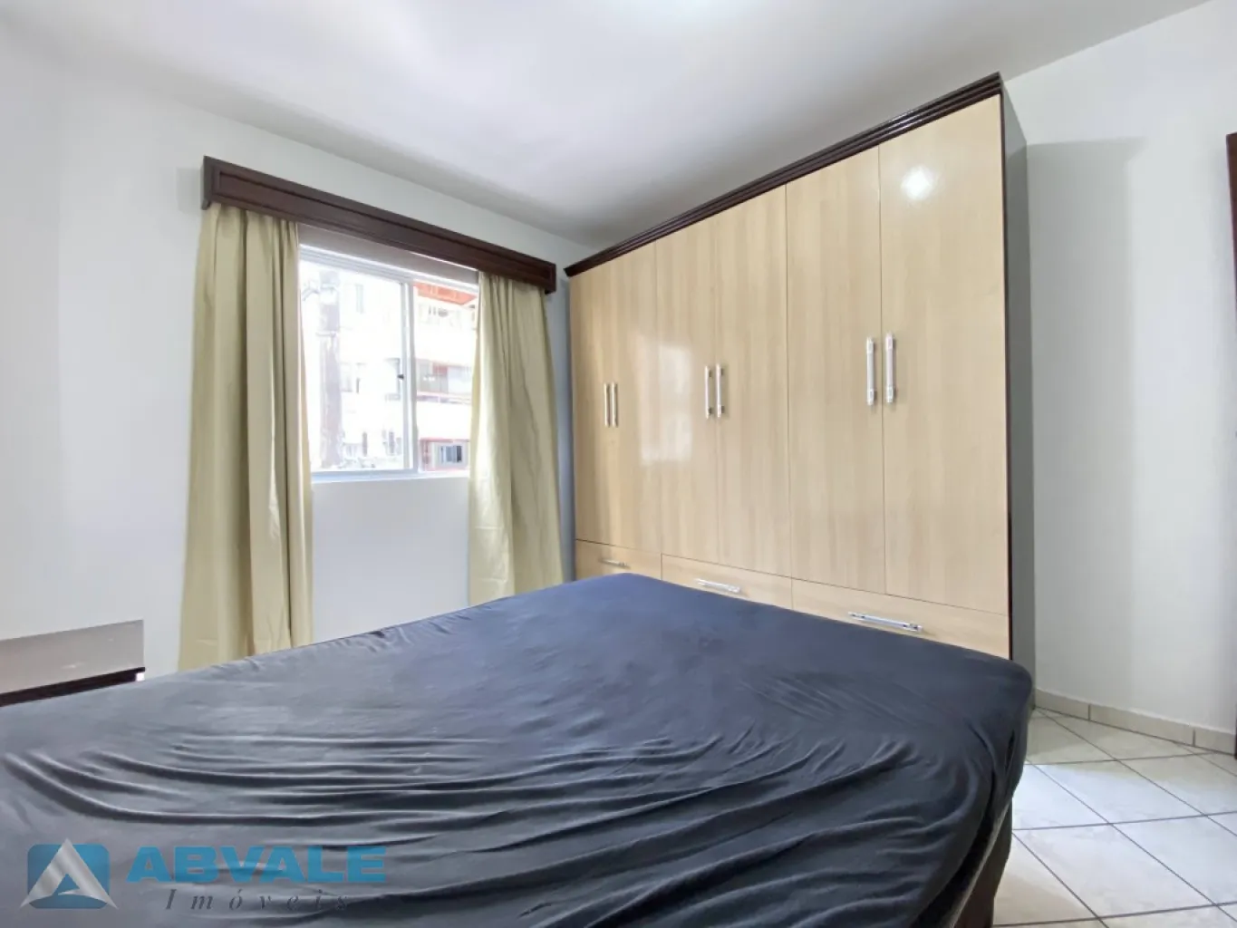 Aluguel Anual: Apartamento Mobiliado de 2 Dormitórios com Garagem em Balneário Camboriú — foto 7