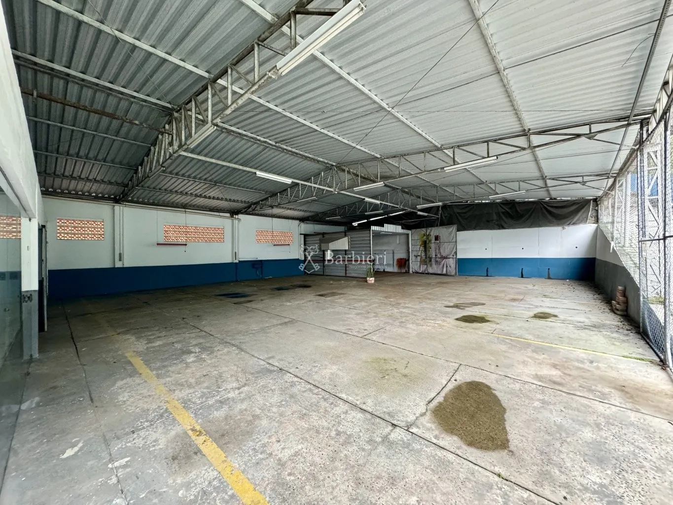 Galpão com 350m em Blumenau, com estufa para pintura autmotiva e escritórios. — foto 3