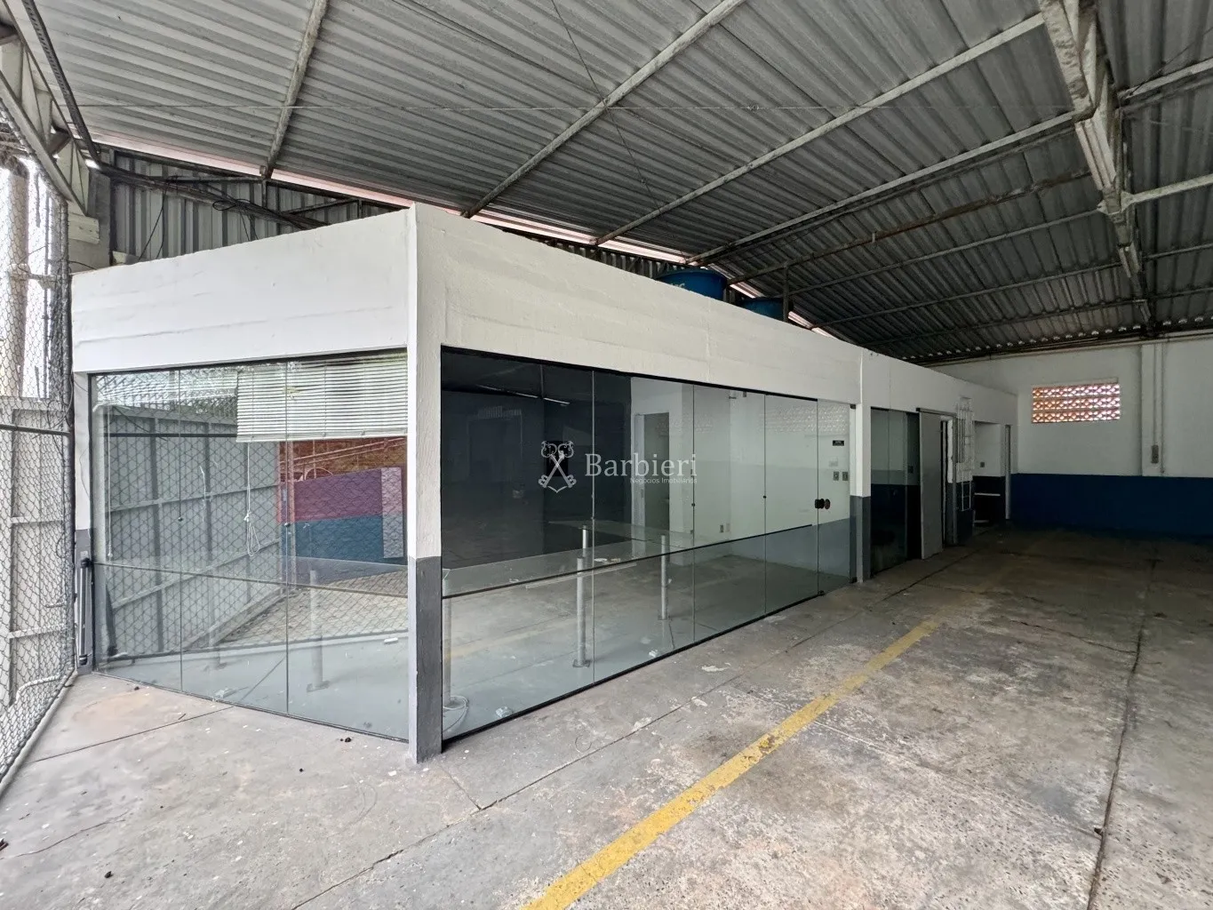 Galpão com 350m em Blumenau, com estufa para pintura autmotiva e escritórios. — foto 7