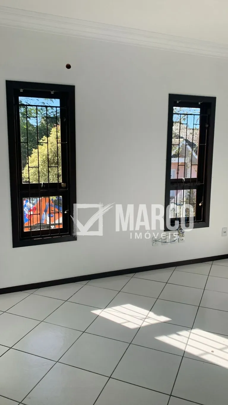 Com uma vista panorâmica da cidade, esta casa é o refúgio perfeito para quem busca conforto, tranquilidade e aconchego. — foto 5