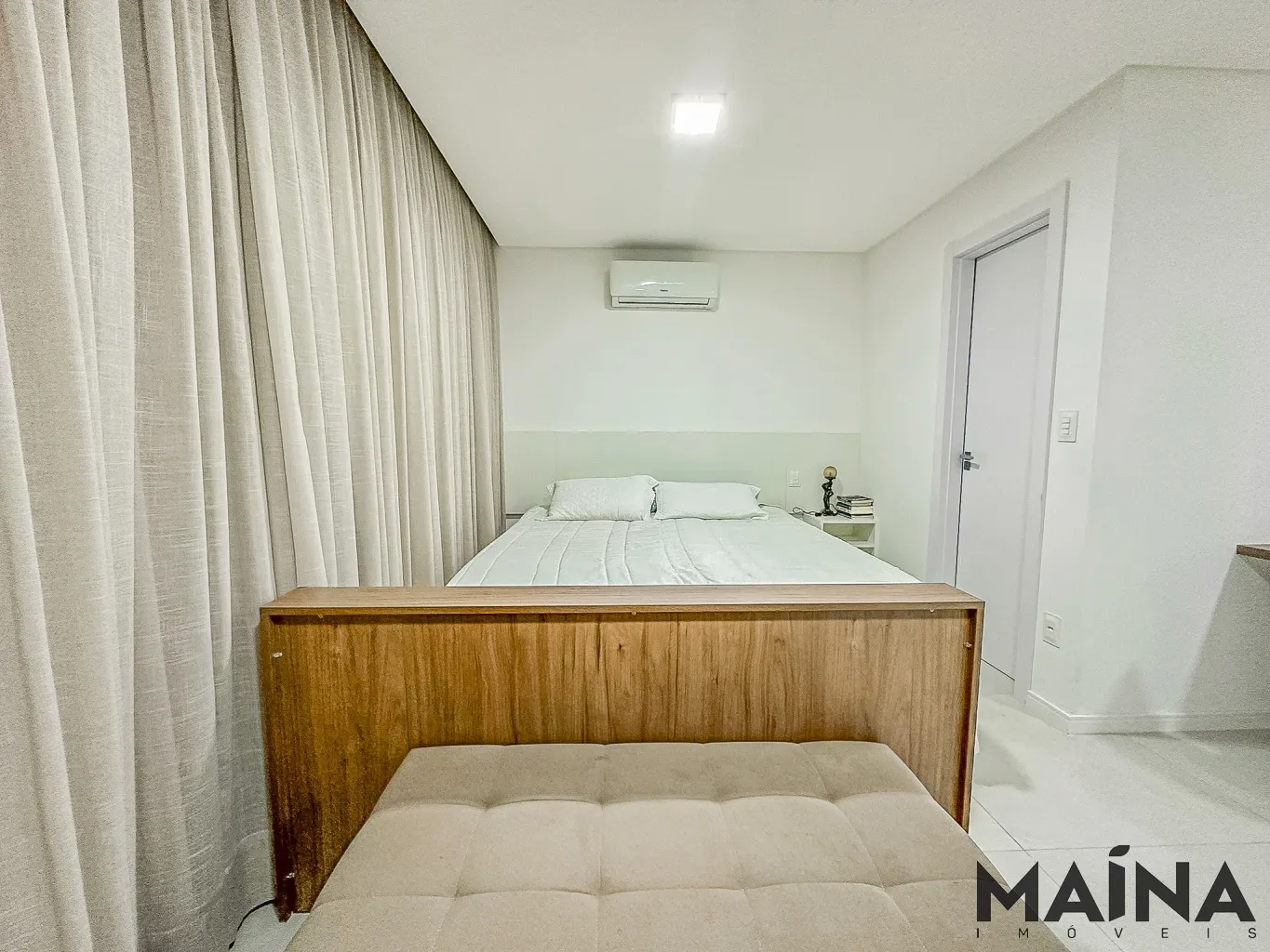 Loft mobiliado e decorado em localização privilegiada, proporcionando acesso fácil a comodidades urbanas, hospitais, farmácias, restaurantes, clubes, lojas e entretenimento. — foto 2