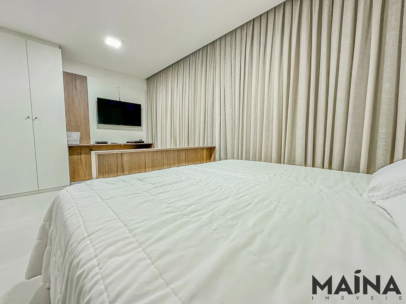 Loft mobiliado e decorado em localização privilegiada, proporcionando acesso fácil a comodidades urbanas, hospitais, farmácias, restaurantes, clubes, lojas e entretenimento. — foto 3