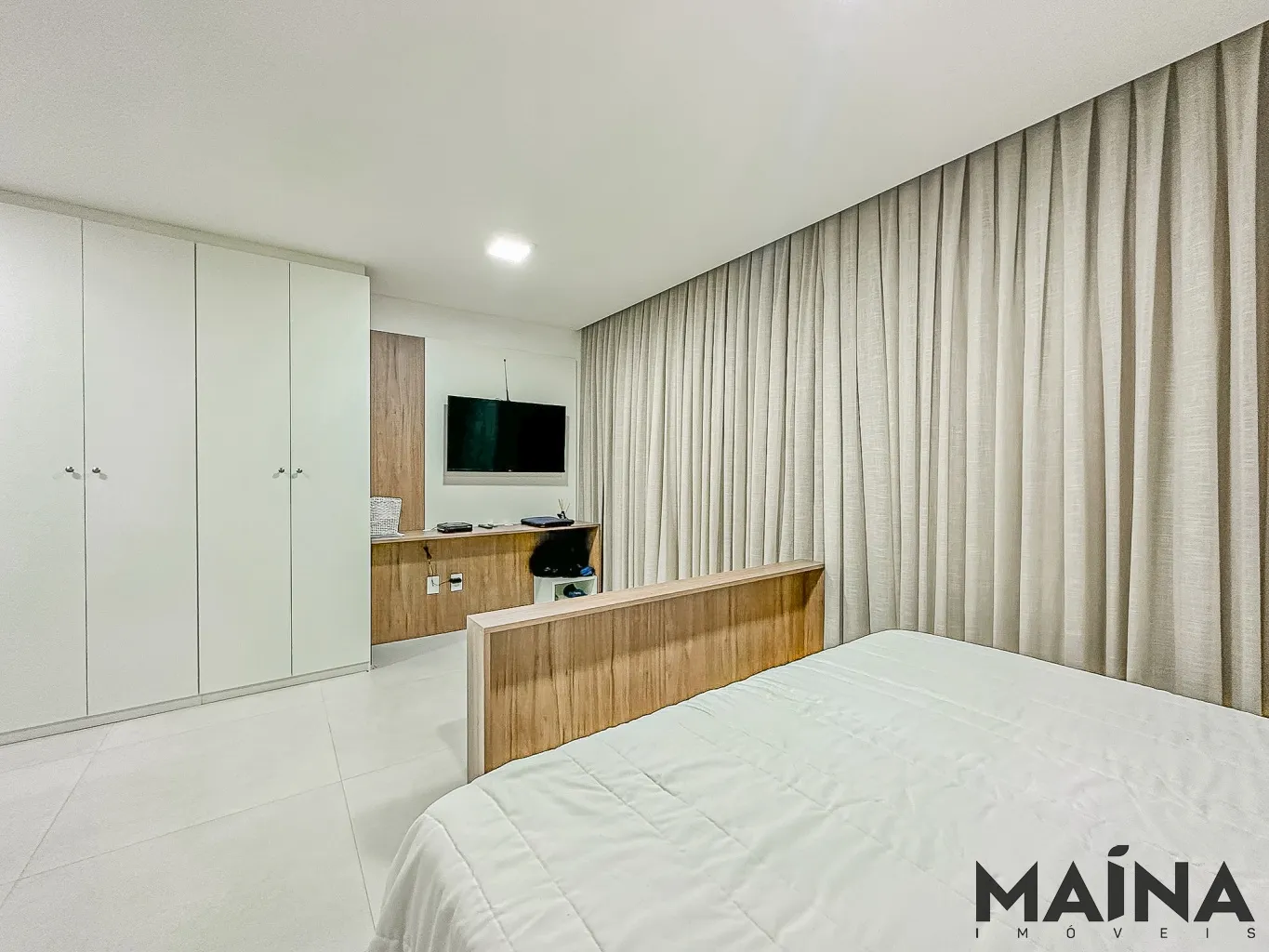 Loft mobiliado e decorado em localização privilegiada, proporcionando acesso fácil a comodidades urbanas, hospitais, farmácias, restaurantes, clubes, lojas e entretenimento. — foto 4