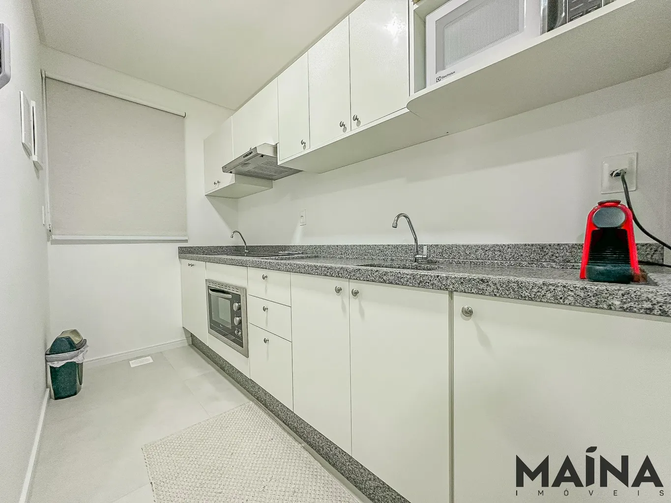Loft mobiliado e decorado em localização privilegiada, proporcionando acesso fácil a comodidades urbanas, hospitais, farmácias, restaurantes, clubes, lojas e entretenimento. — foto 6