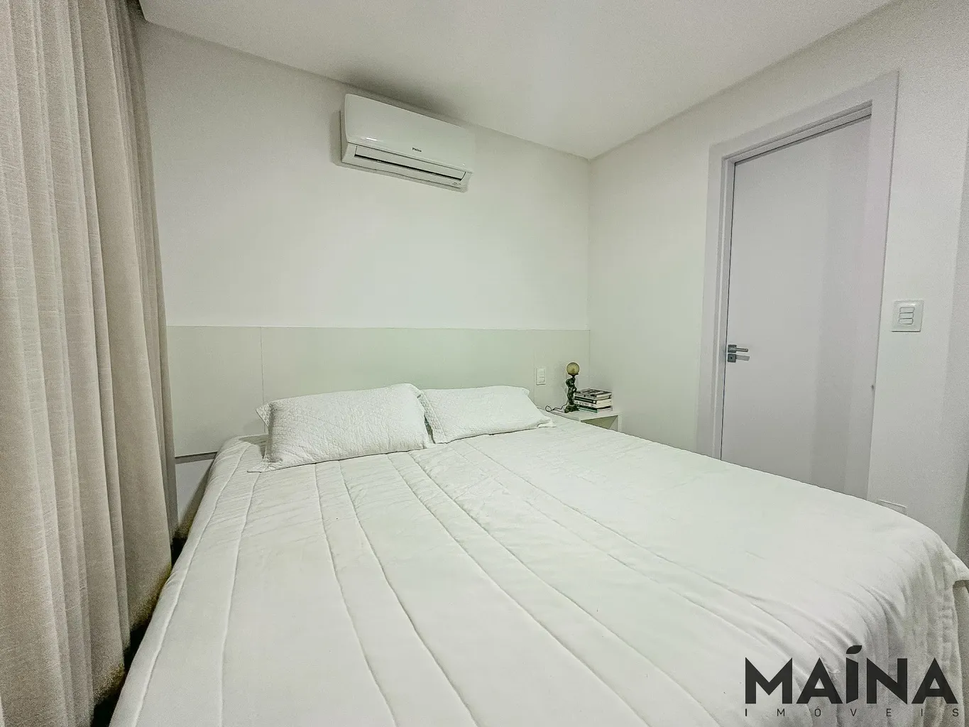 Loft mobiliado e decorado em localização privilegiada, proporcionando acesso fácil a comodidades urbanas, hospitais, farmácias, restaurantes, clubes, lojas e entretenimento. — foto 4