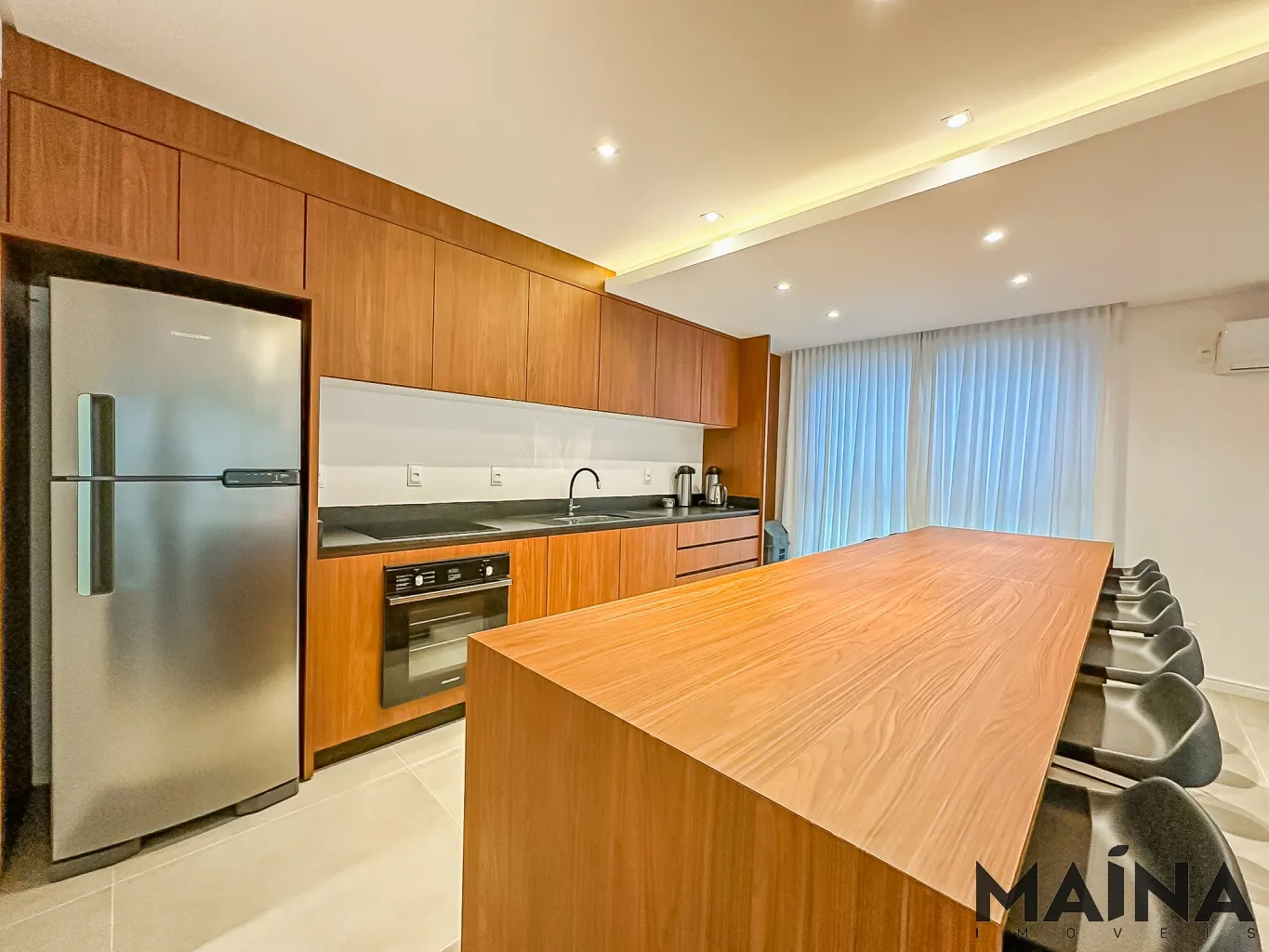Loft mobiliado e decorado em localização privilegiada, proporcionando acesso fácil a comodidades urbanas, hospitais, farmácias, restaurantes, clubes, lojas e entretenimento. — foto 2