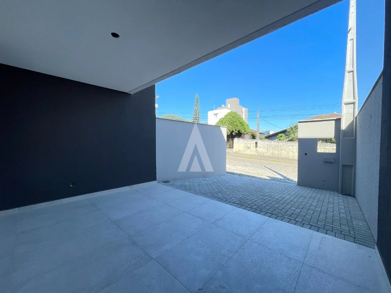 Sobrado Geminado com 1 suíte(s) mais 2 quarto(s) à venda no bairro Saguaçu em Joinville, por R$ 850.000.00. — foto 3