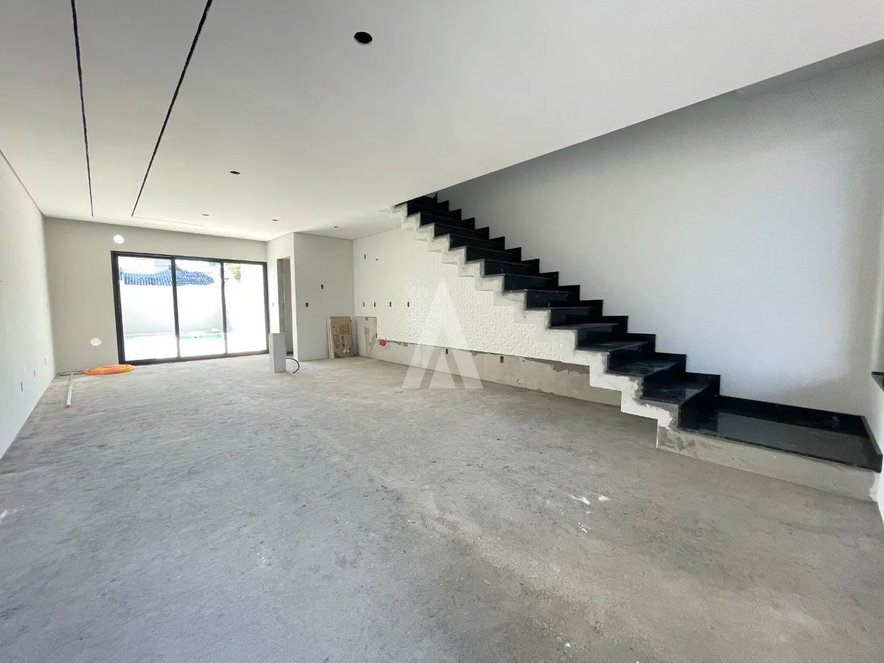 Sobrado Geminado com 1 suíte(s) mais 2 quarto(s) à venda no bairro Saguaçu em Joinville, por R$ 850.000.00. — foto 4