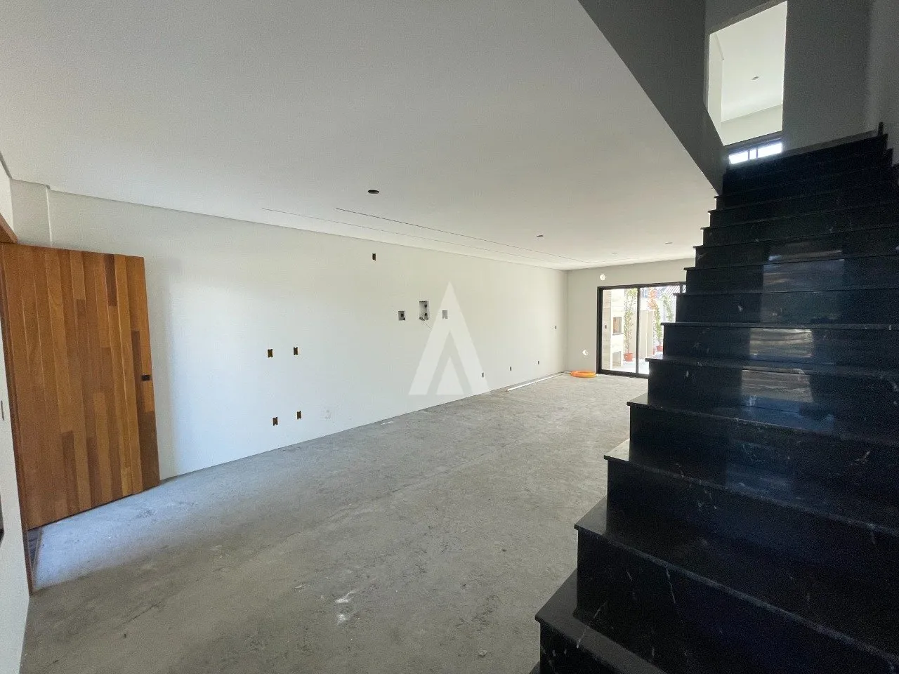 Sobrado Geminado com 1 suíte(s) mais 2 quarto(s) à venda no bairro Saguaçu em Joinville, por R$ 850.000.00. — foto 5