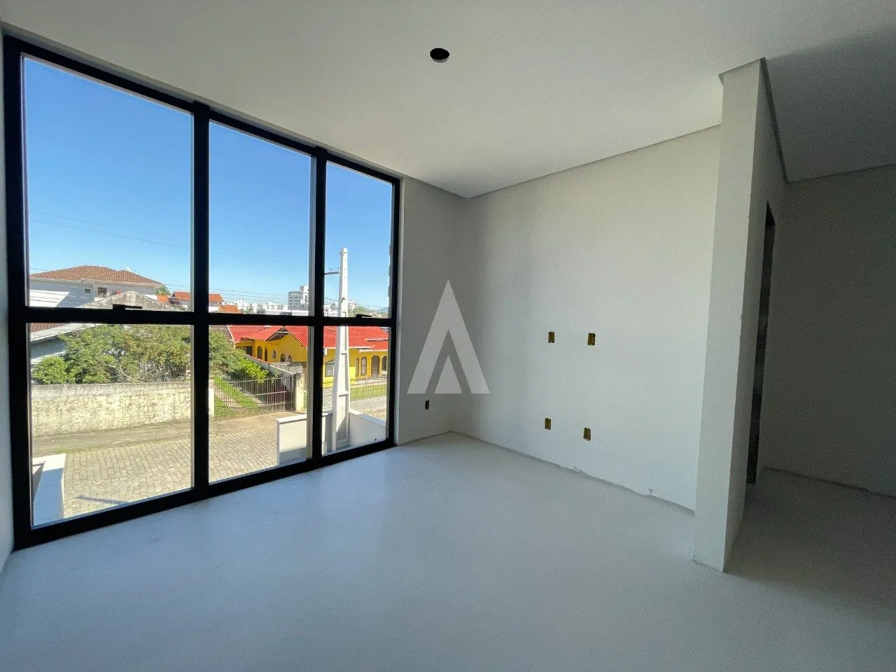 Sobrado Geminado com 1 suíte(s) mais 2 quarto(s) à venda no bairro Saguaçu em Joinville, por R$ 850.000.00. — foto 7