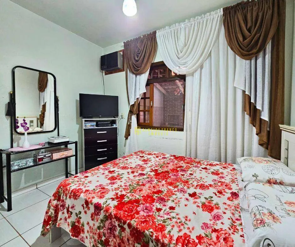 Casa com 3 dormitórios sendo 1 suíte, no bairro Fortaleza — foto 3