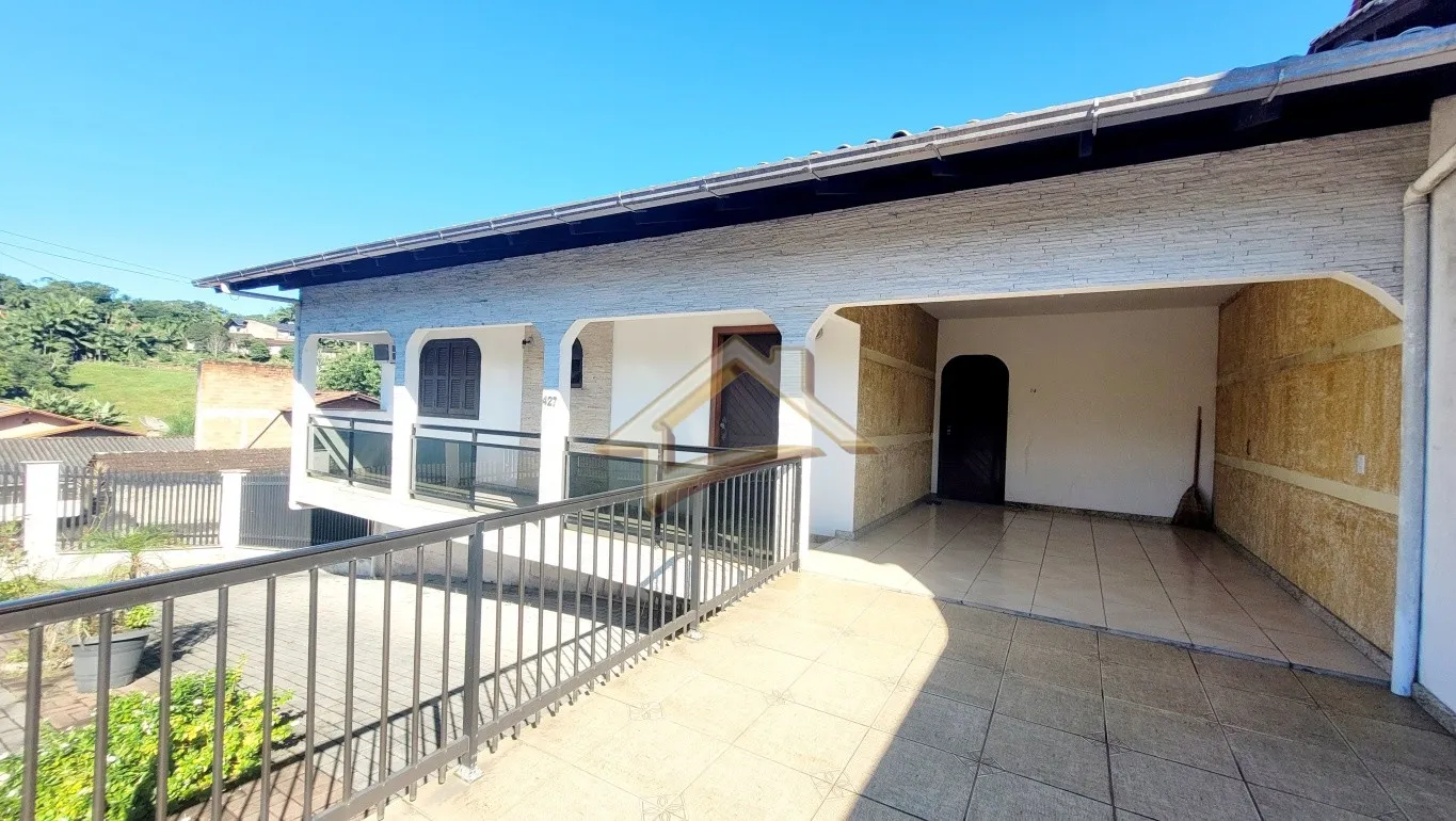 Casa de esquina com três dormitórios no bairro Tribess em Blumenau! — foto 2