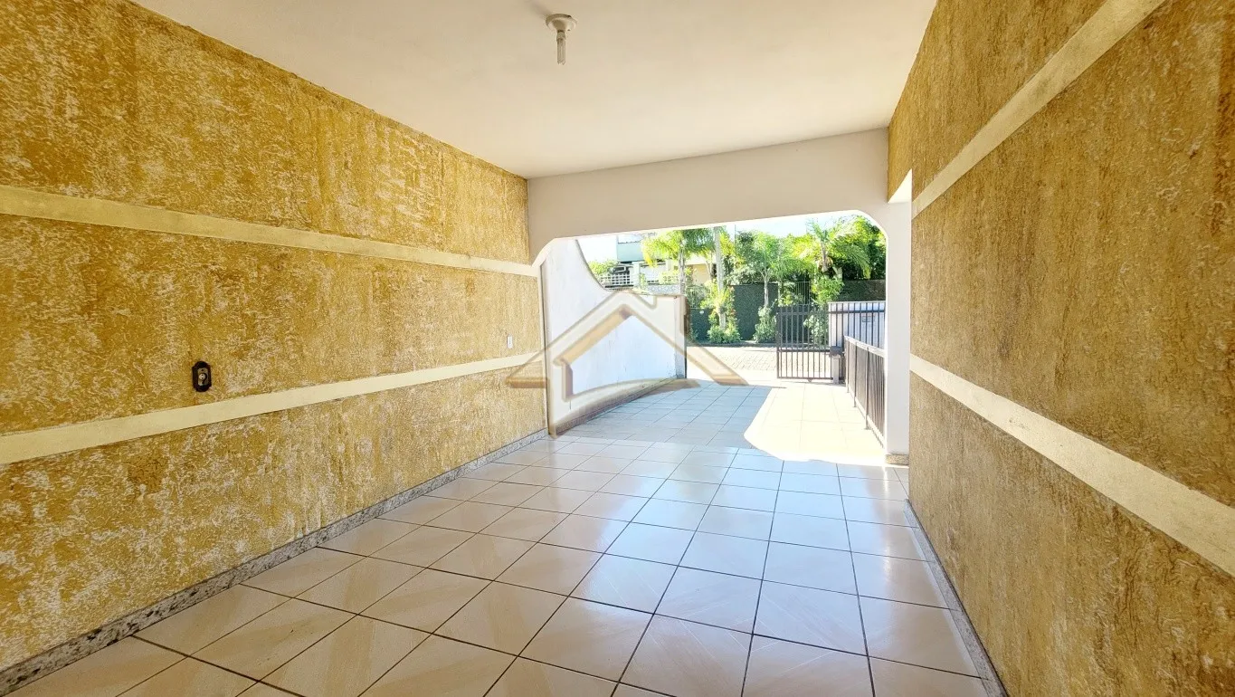 Casa de esquina com três dormitórios no bairro Tribess em Blumenau! — foto 6