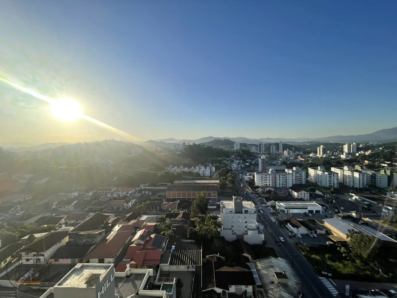 Não é todo dia que aparece apartamento em andar alto e com o privilegio de ter uma vista fantástica! — foto 2