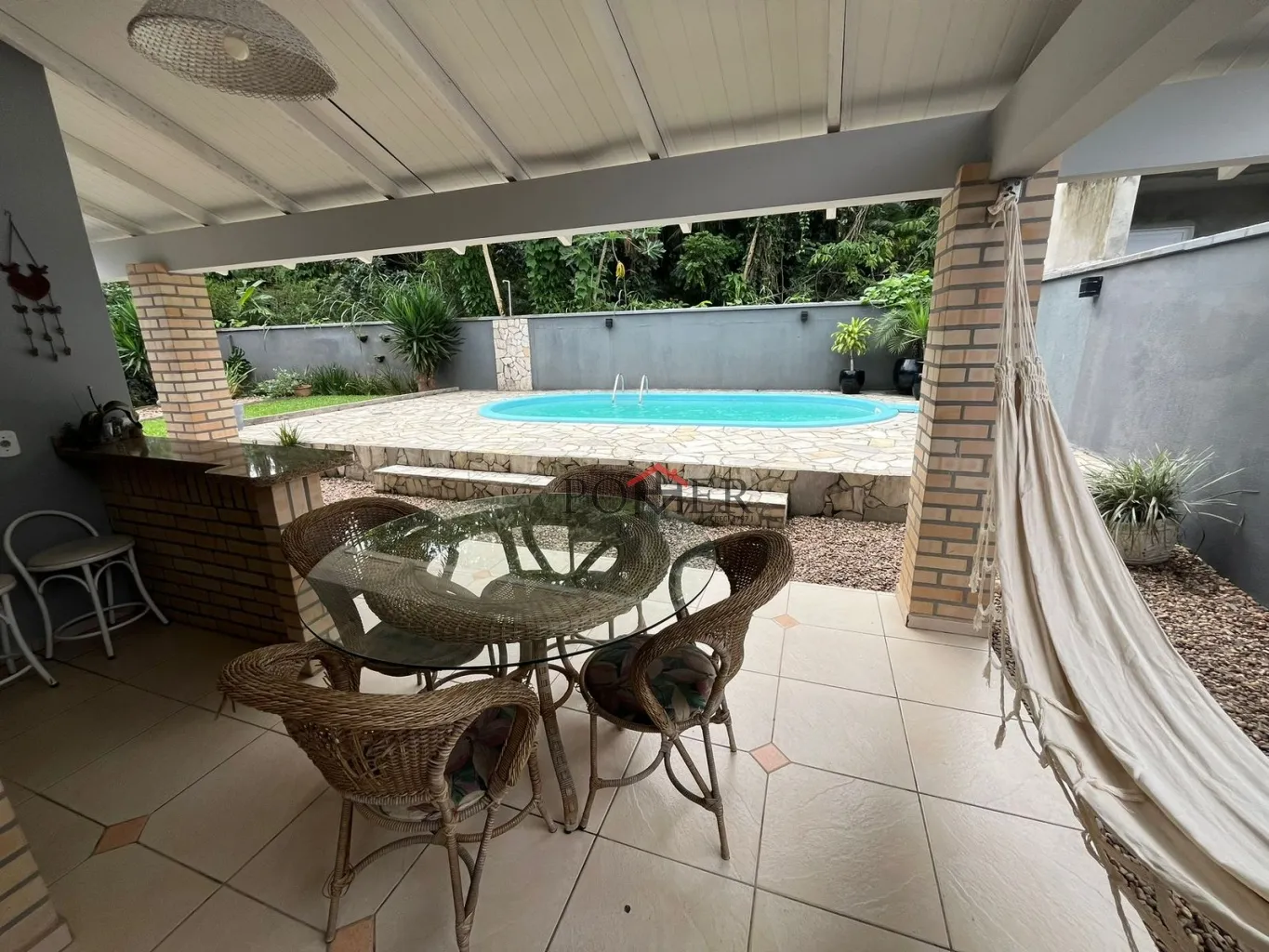 Linda Casa no Centro da Cidade, em localização privilegiada, rua asfaltada e sem saída. Com 224,89m de construção, edificado num terreno com 640,00m. — foto 3