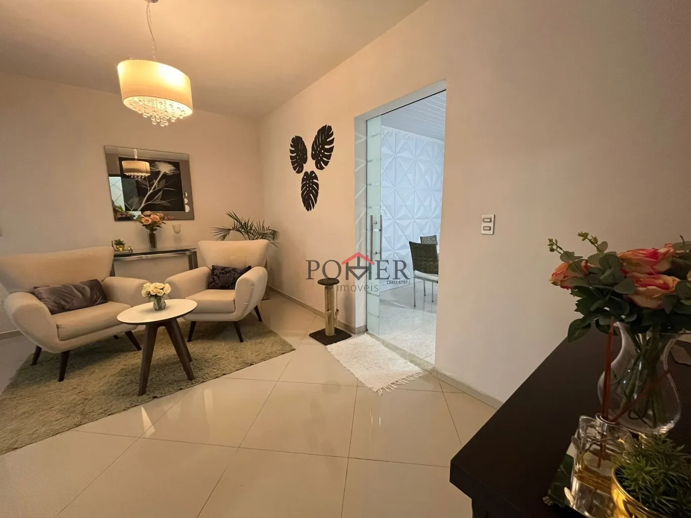 Linda Casa no Centro da Cidade, em localização privilegiada, rua asfaltada e sem saída. Com 224,89m de construção, edificado num terreno com 640,00m. — foto 7