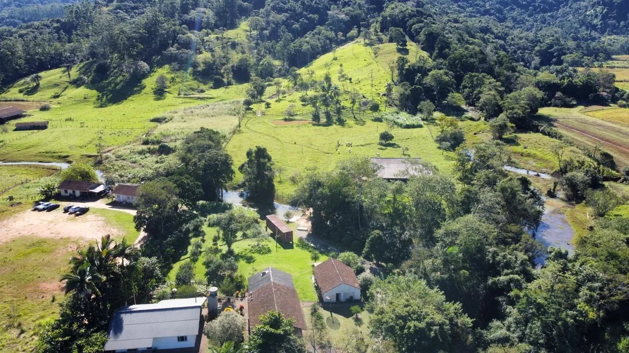 Sítio em Rodeio com 3 casas e todo preparado para criação de gado - foto 1