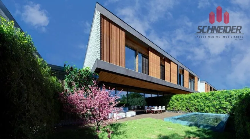 Casa com 4 dormitórios à venda no bairro Praia do Estaleiro em Balneário Camboriú/SC - foto 1