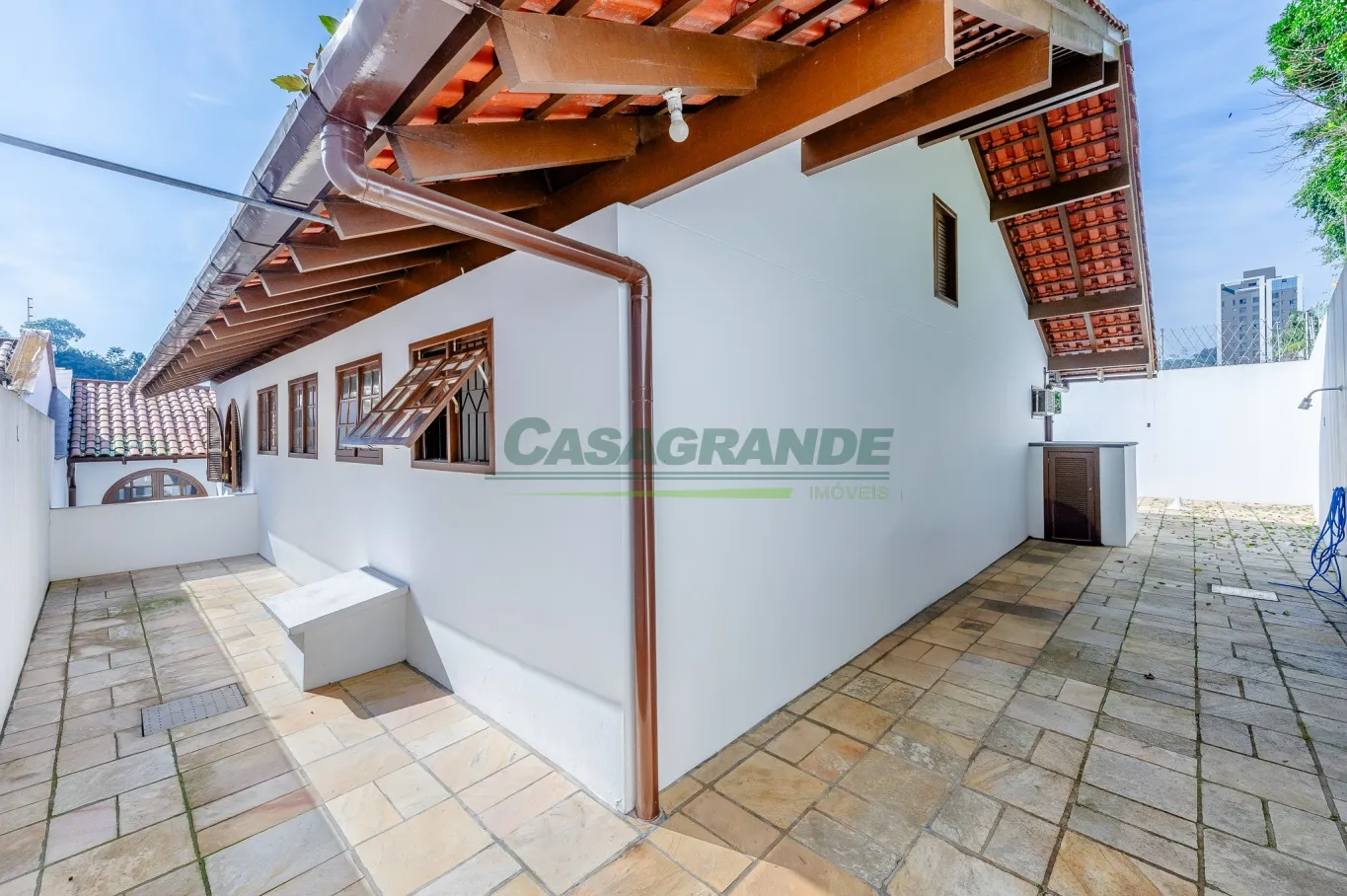 Ótima casa em loteamento fechado no início do bairro Velha a poucos minutos do parque Ramiro e Vila Germânica. — foto 4