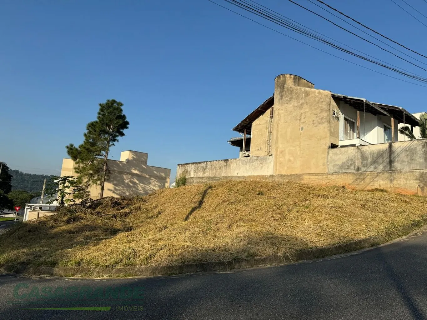 TERRENO DE ESQUINA EM ÓTIMO LOTEAMENTO — foto 2
