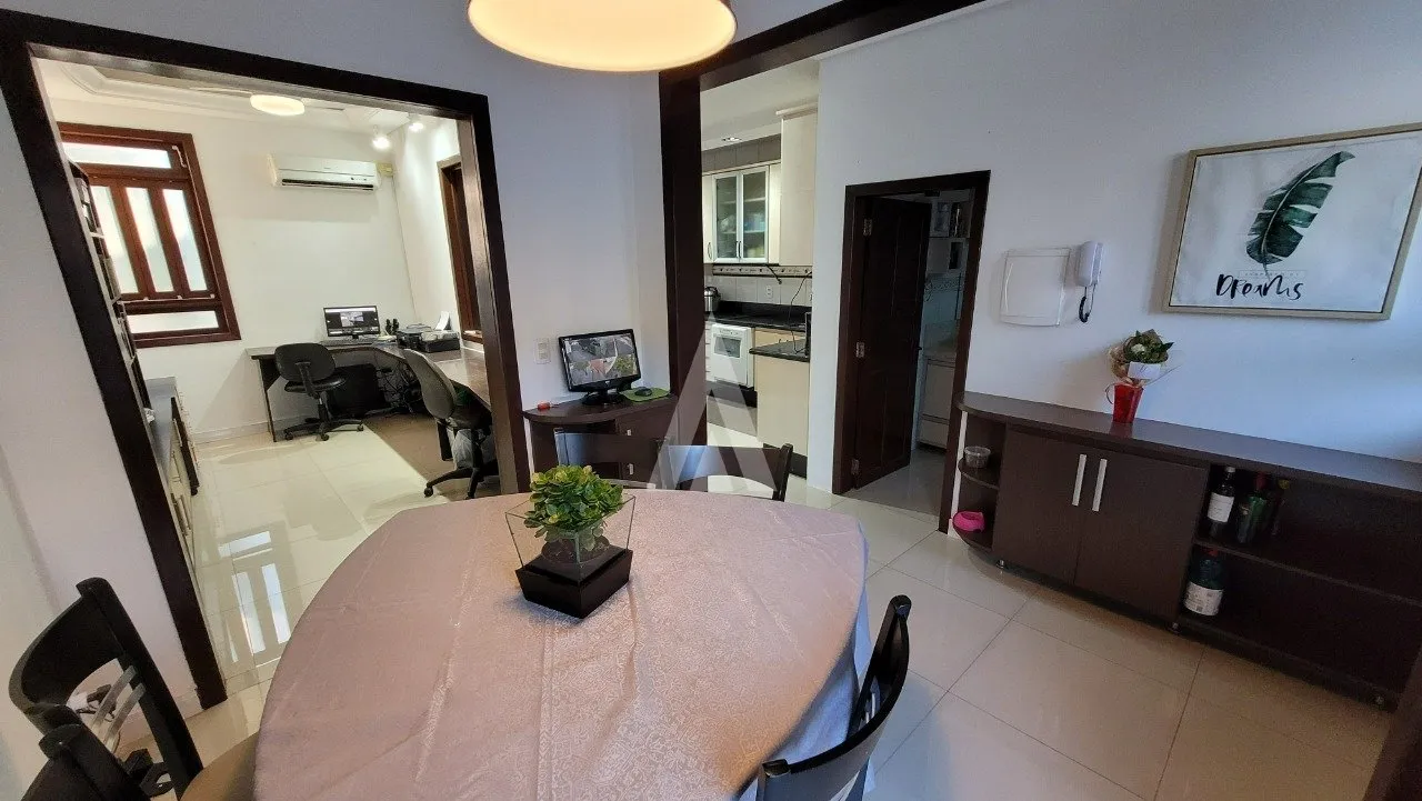 Sobrado com 3 suítes à venda no bairro Saguaçu em Joinville - SC, por R$ 850.000,00. — foto 2