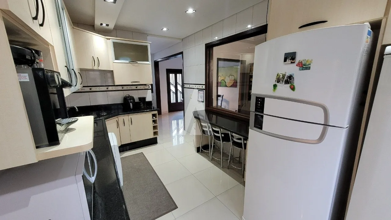 Sobrado com 3 suítes à venda no bairro Saguaçu em Joinville - SC, por R$ 850.000,00. — foto 7