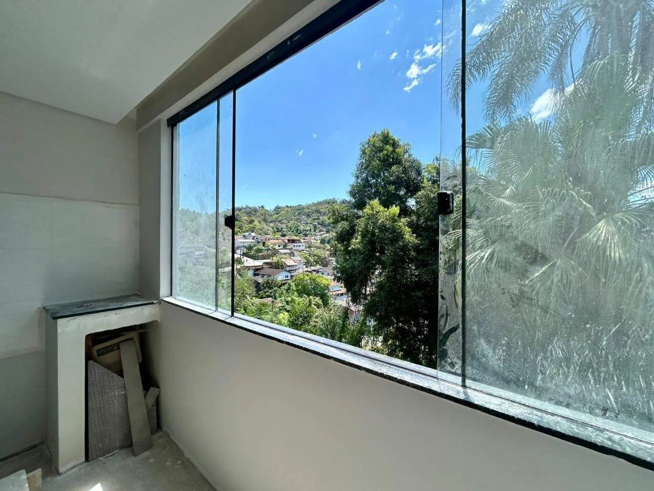 Sobrado tríplex com porão e alto padrão de acabamento no bairro Água Verde! — foto 6