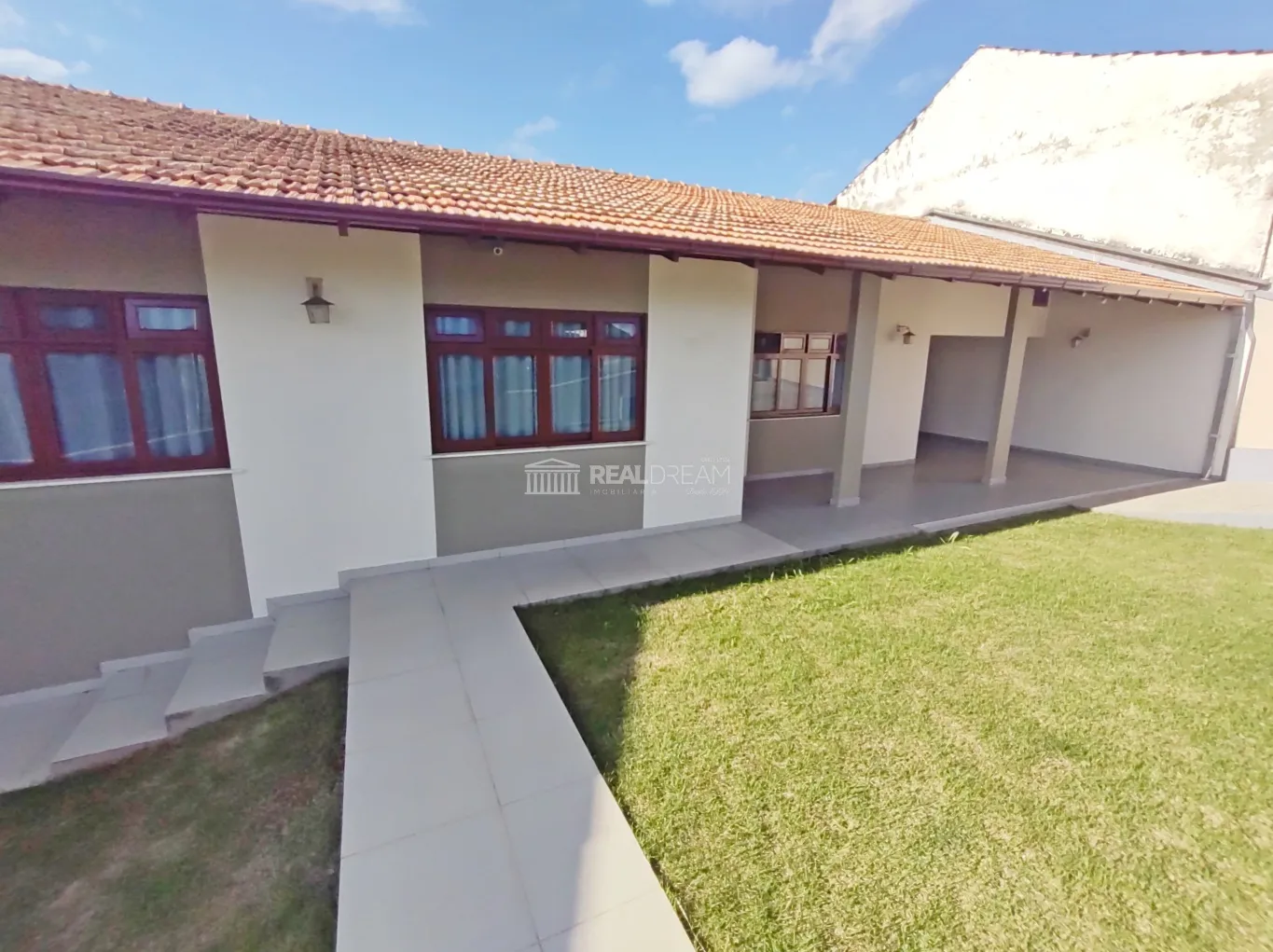 Casa com 4 dormitórios sendo 1 suíte — foto 2