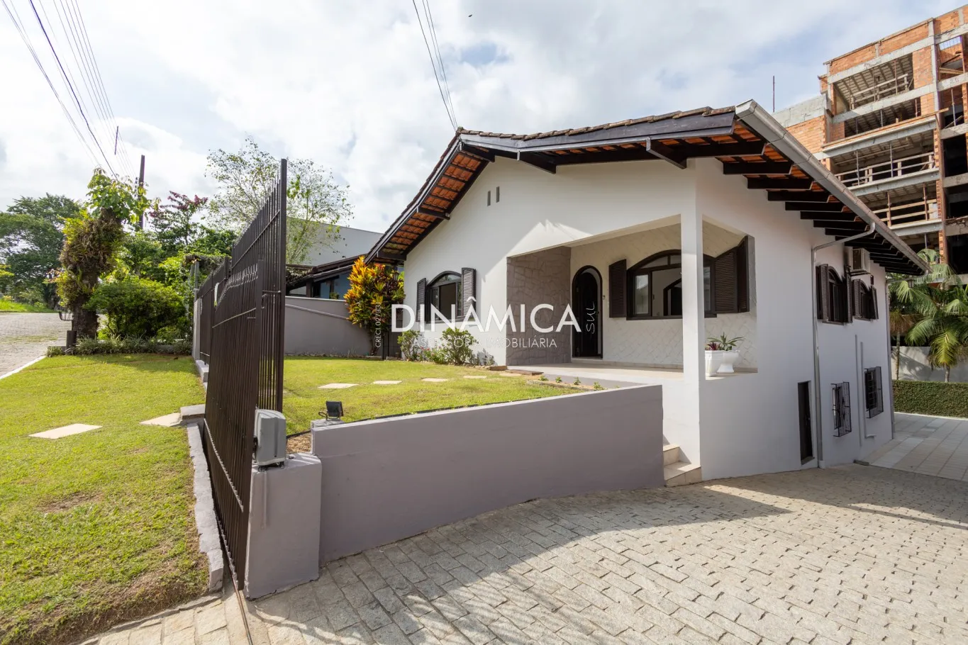Belíssima casa , localizada no charmoso condomínio fechado City Figueiras - foto 1
