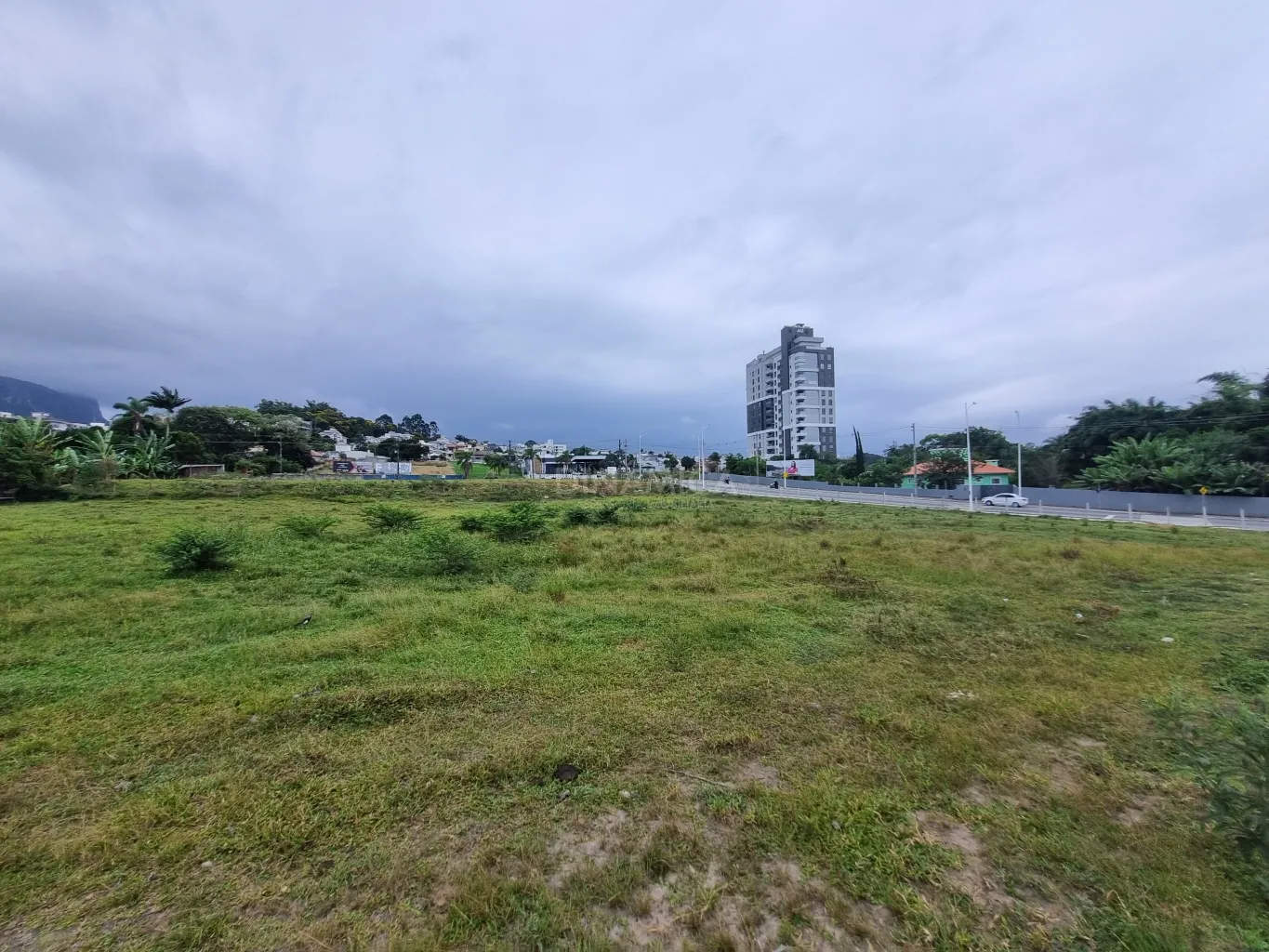 Terreno de 5.767,03 m2 há venda região central de acesso ao Pedra Branca em Palhoça-SC! - foto 1