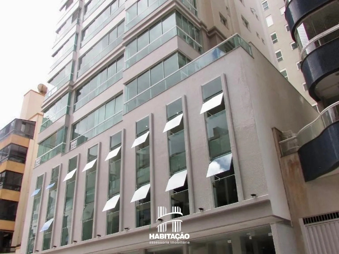 Apartamento Andar Alto com Vista para o Mar em Meia Praia/Itapema - foto 1