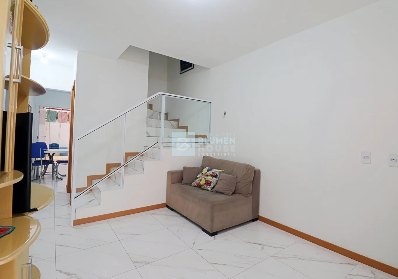 Sobrado semi mobiliado no bairro Fortaleza! — foto 3