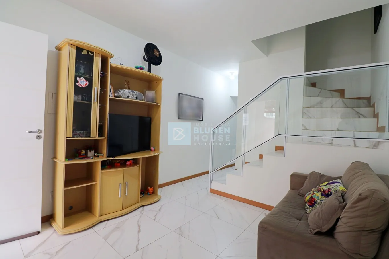 Sobrado semi mobiliado no bairro Fortaleza! — foto 4