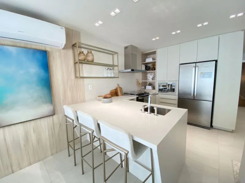 Apartamento Alto Padrão com 3 suítes sendo 1 master, FRENTE MAR, no Centro de Baln. Piçarras! — foto 3