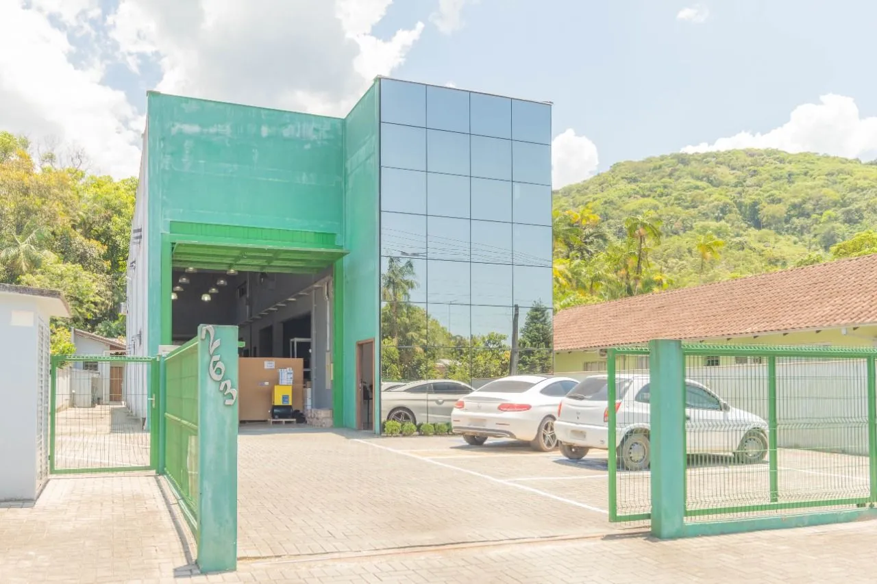 Galpão à venda no bairro Pirabeiraba em Joinville, por R$ 2.300.000.00. - foto 1