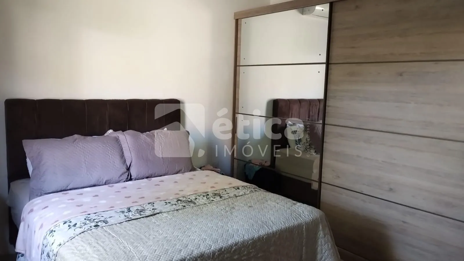 Espaçosa casa com Quintal Frutífero, no Bairro Itaipava. — foto 4