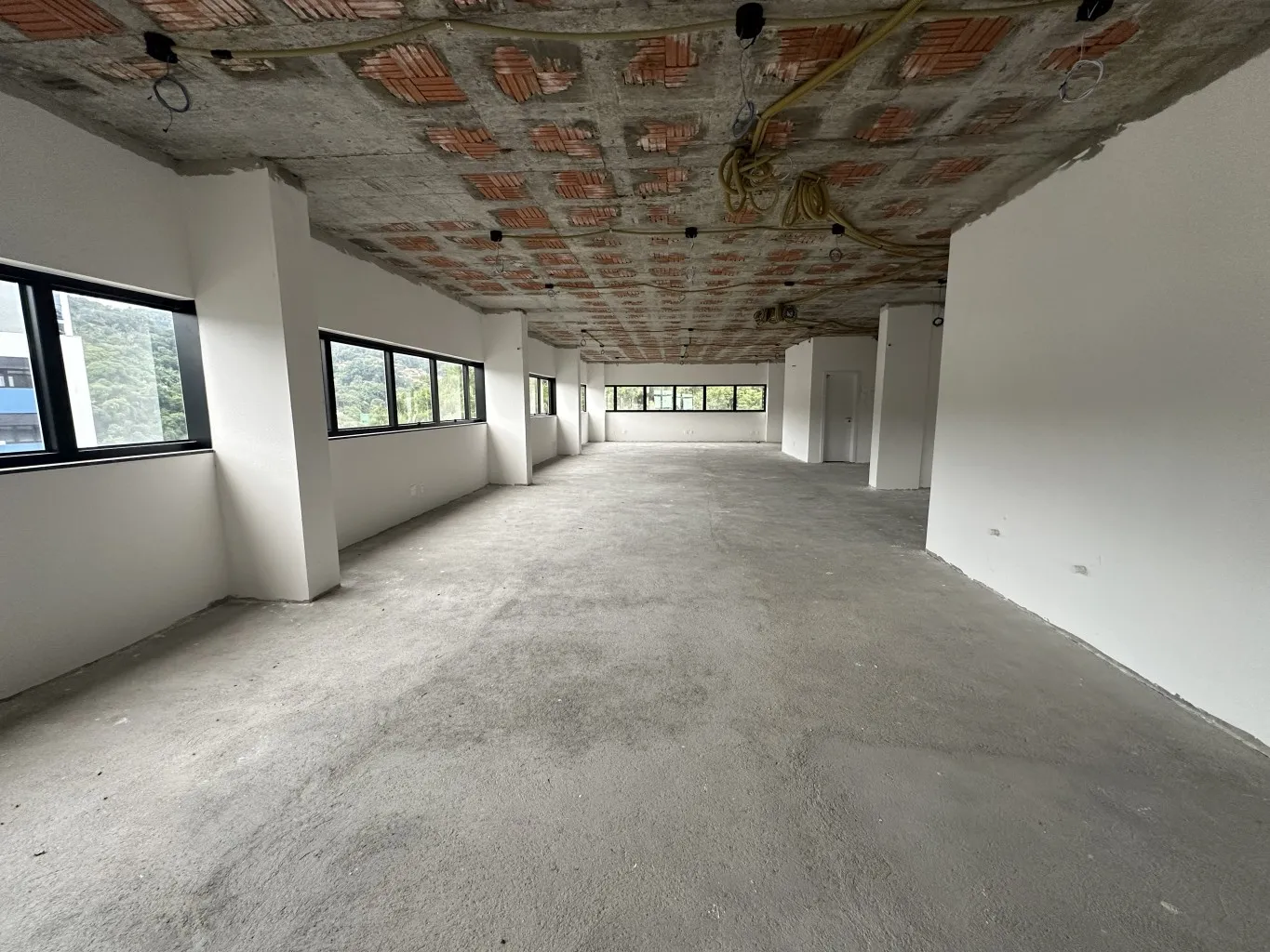 CONJUNTO DE SALAS COMERCIAIS - CENTRO INTEGRADA CASA DE BLUMENAU - foto 1