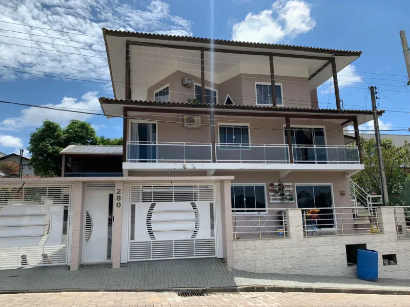 Imóvel com grandes dimensões no bairro Encano do Norte - foto 1