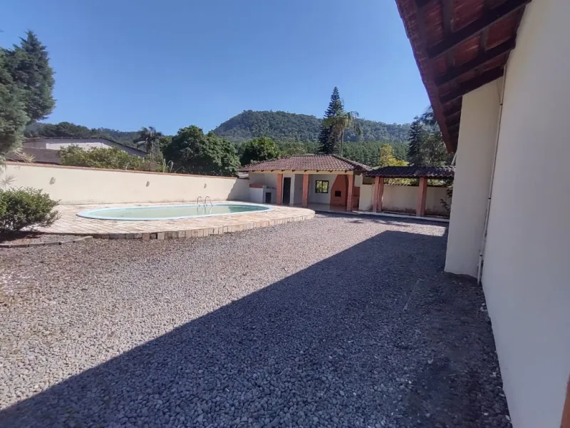 Casa em Rodeio com piscina e lagoa — foto 5