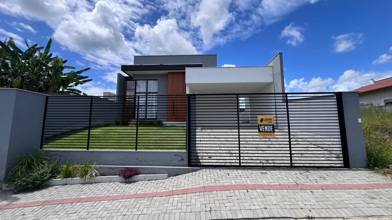 Casa de Alto Padrão a 700 metros do Centro de Indaial - foto 1