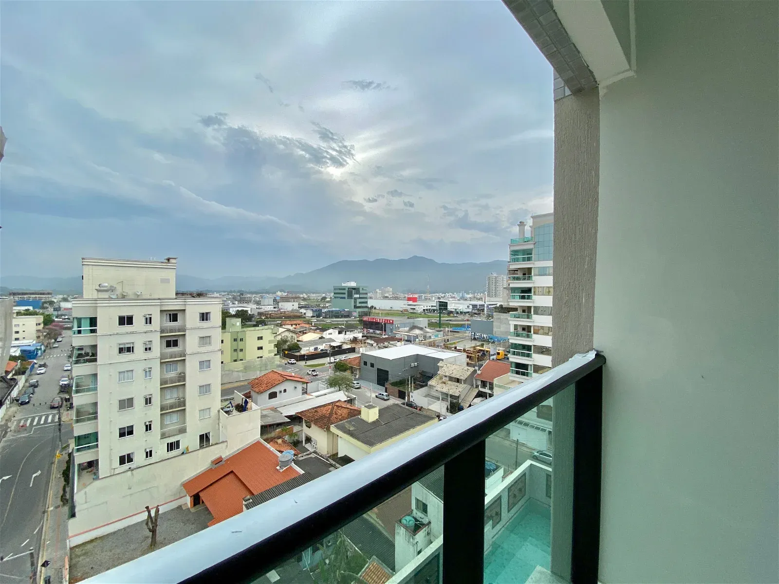 OPORTUNIDADE!!! PRONTO PRA MORAR COM 03 SUÍTES E 02 VAGAS DE GARAGEM!!! — foto 6