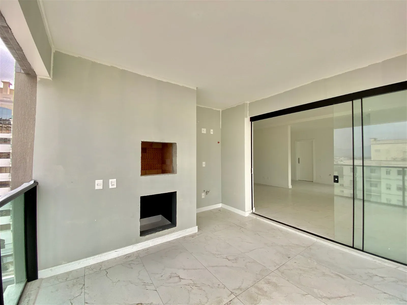 OPORTUNIDADE!!! PRONTO PRA MORAR COM 03 SUÍTES E 02 VAGAS DE GARAGEM!!! — foto 5