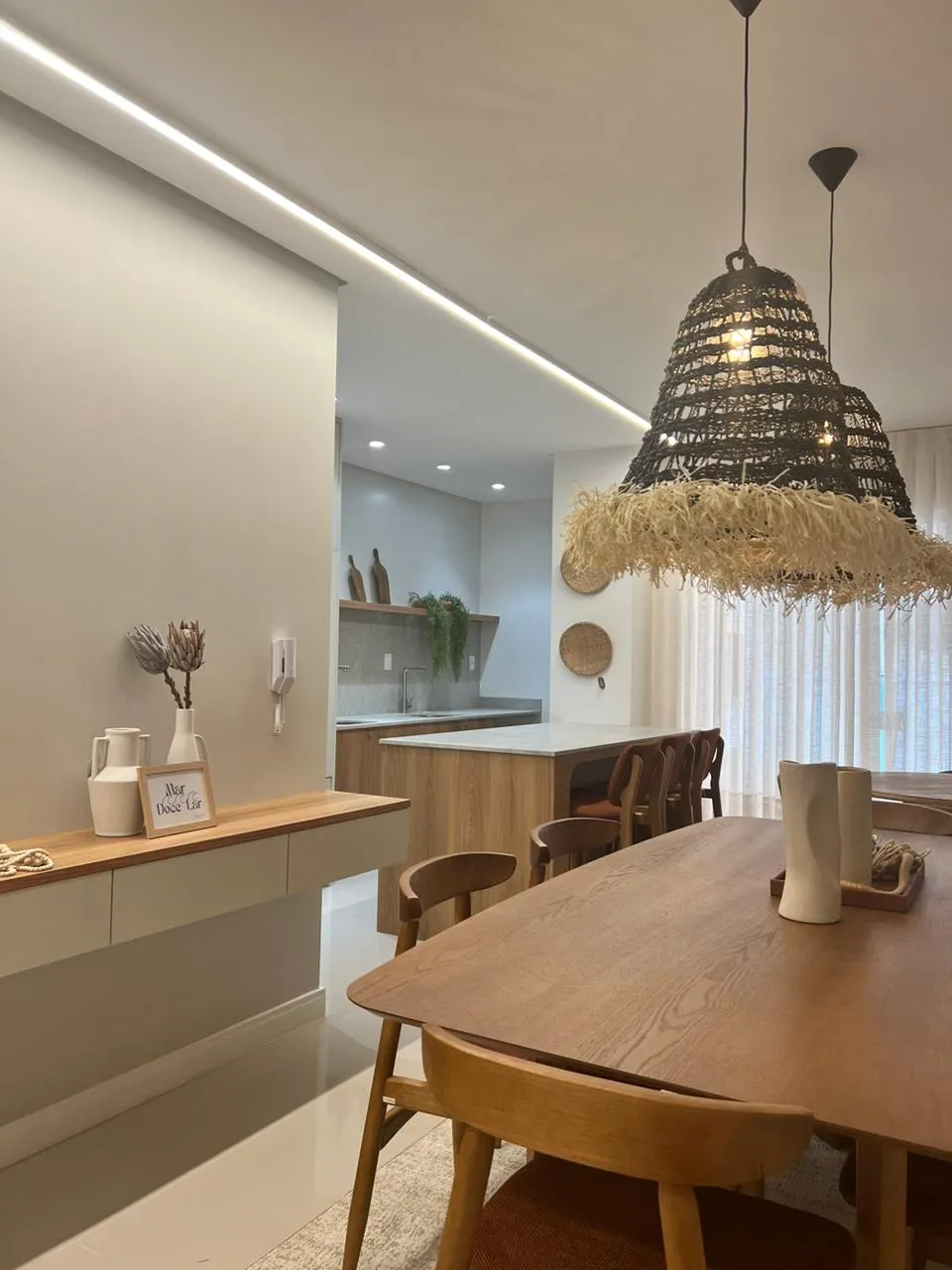 APARTAMENTO PRONTO PRA MORAR!! COM 03 DORMITÓRIOS SENDO 01 SUÍTE E 02 VAGAS NA MEIA PRAIA!! — foto 2