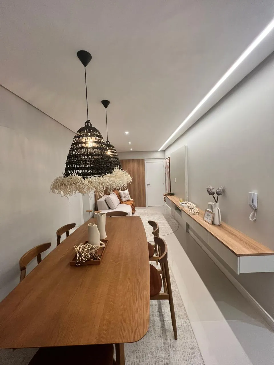 APARTAMENTO PRONTO PRA MORAR!! COM 03 DORMITÓRIOS SENDO 01 SUÍTE E 02 VAGAS NA MEIA PRAIA!! - foto 1