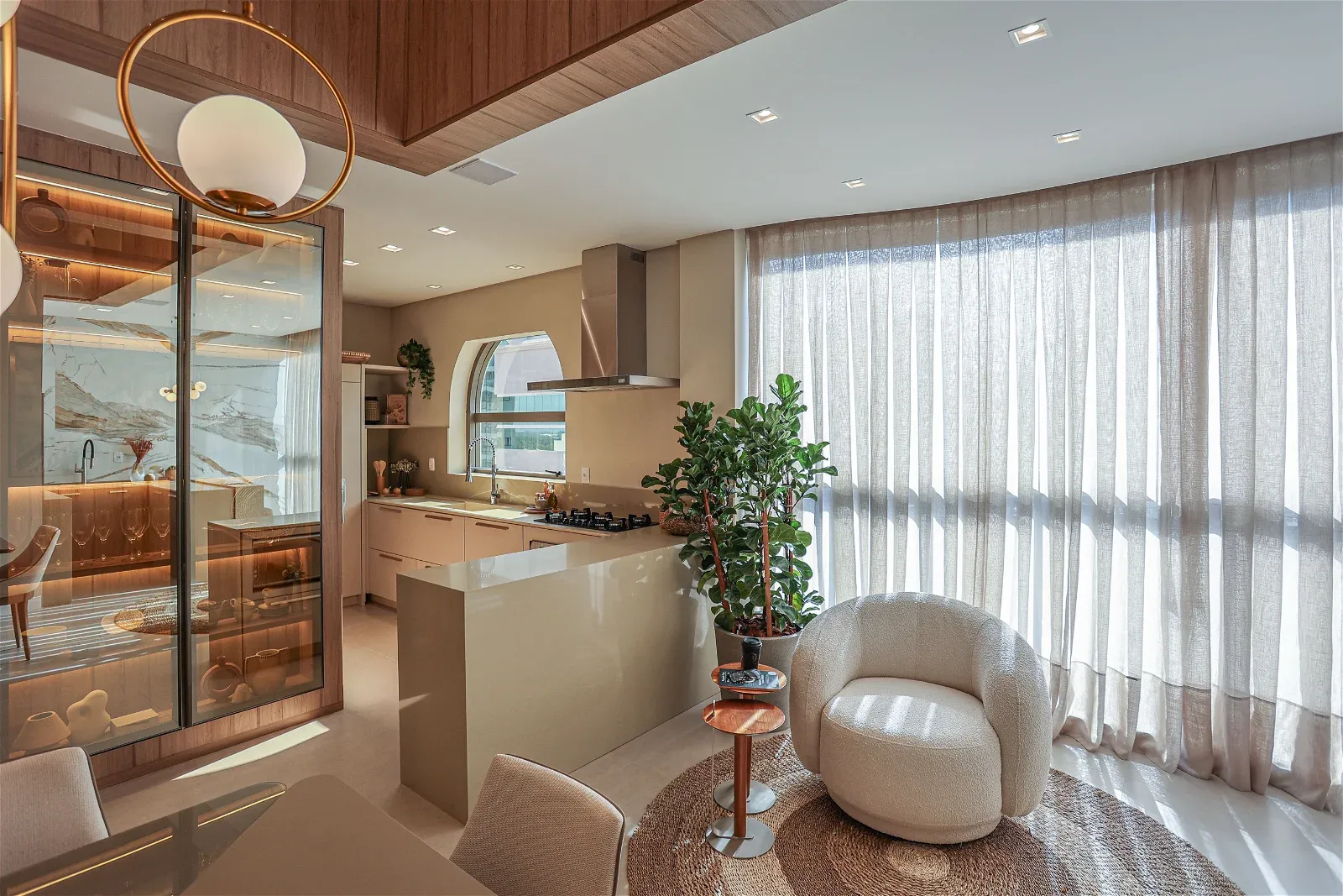 BELISSÍMO APARTAMENTO DECORADO COM 03 SUÍTES E 02 VAGAS DE GARAGEM!!! — foto 4